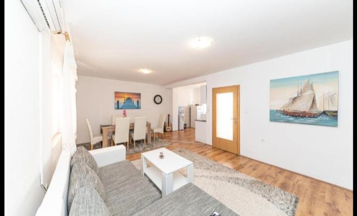 Apartman Marinovic Kaštela エクステリア 写真